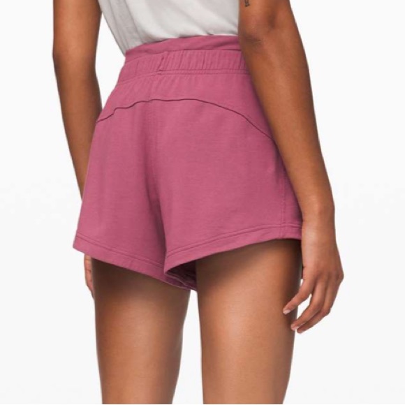 Lululemon Inner Glow Short 3” Size 6 GUC - Picture 3 of 12